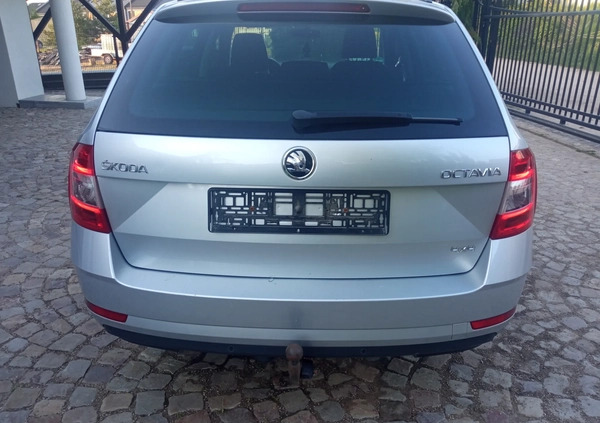 Skoda Octavia cena 48000 przebieg: 200000, rok produkcji 2018 z Woźniki małe 781